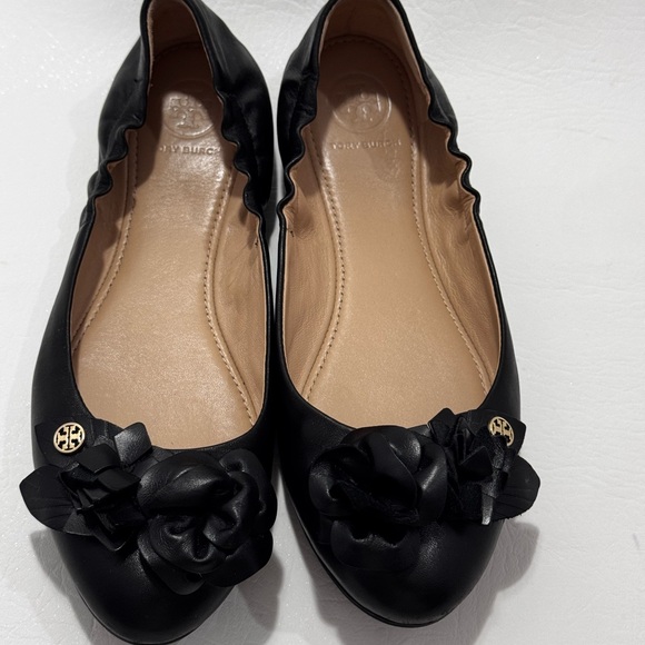 Tory Burch Shoes - Tory Burch Black Floral Women's Flats size 7 EUC